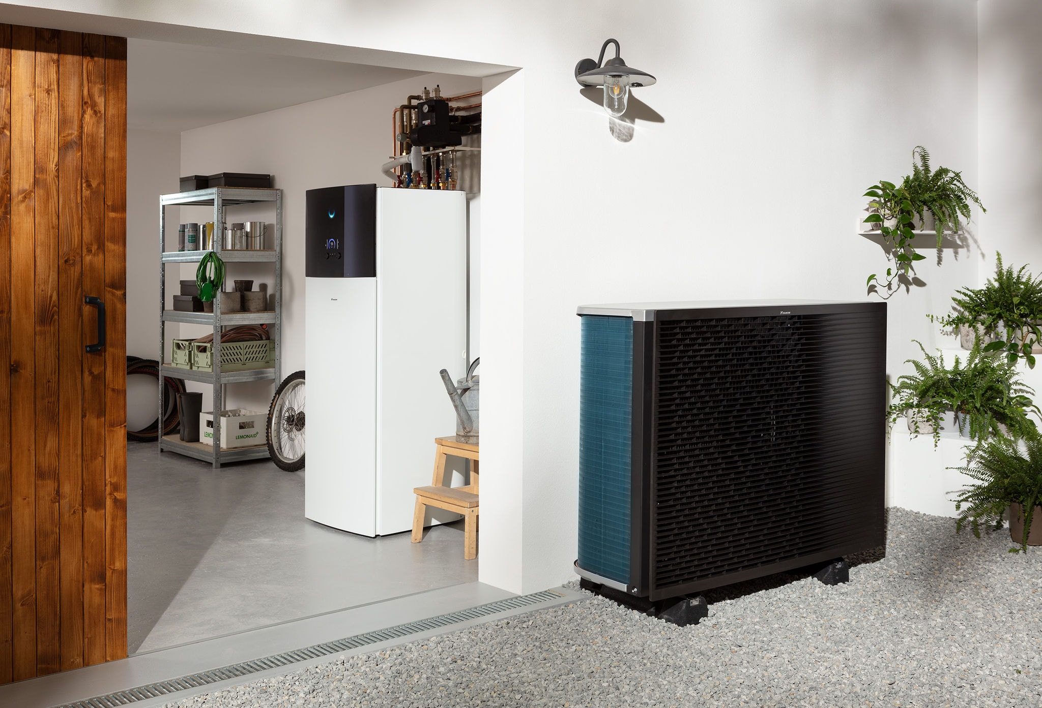 Pompe à chaleur Daikin Altherma installée dans un cagibi