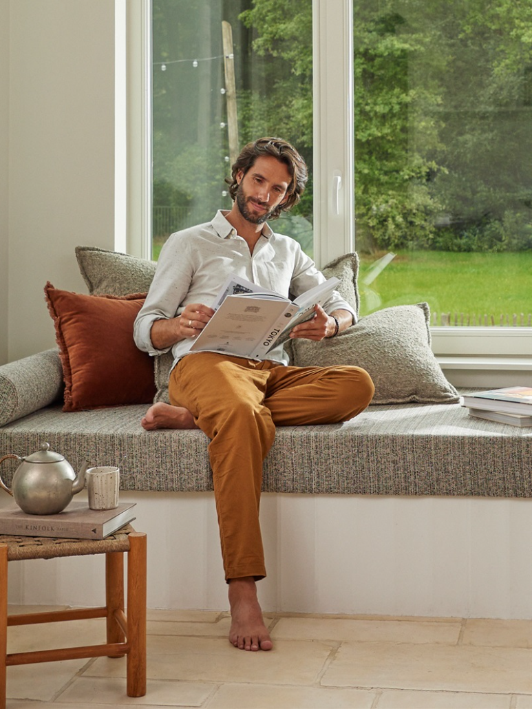 Homme profitant de la ventilation avec récupération de chaleur