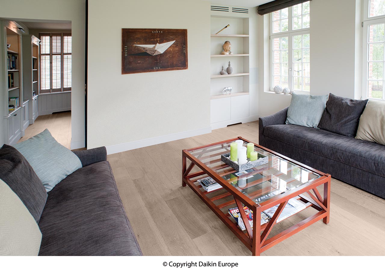 Climatiseur gainable Daikin FDXM installé dans faux plafond