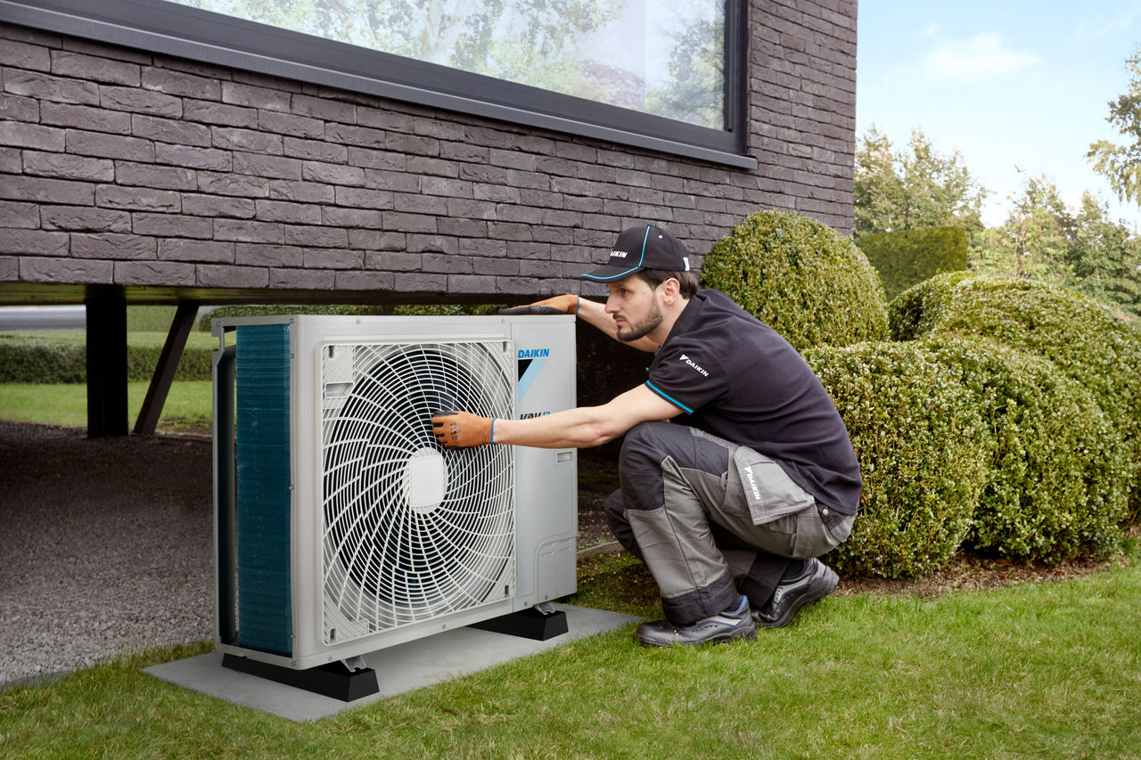 Entretien de pompe à chaleur Daikin réalisé par un ingénieur